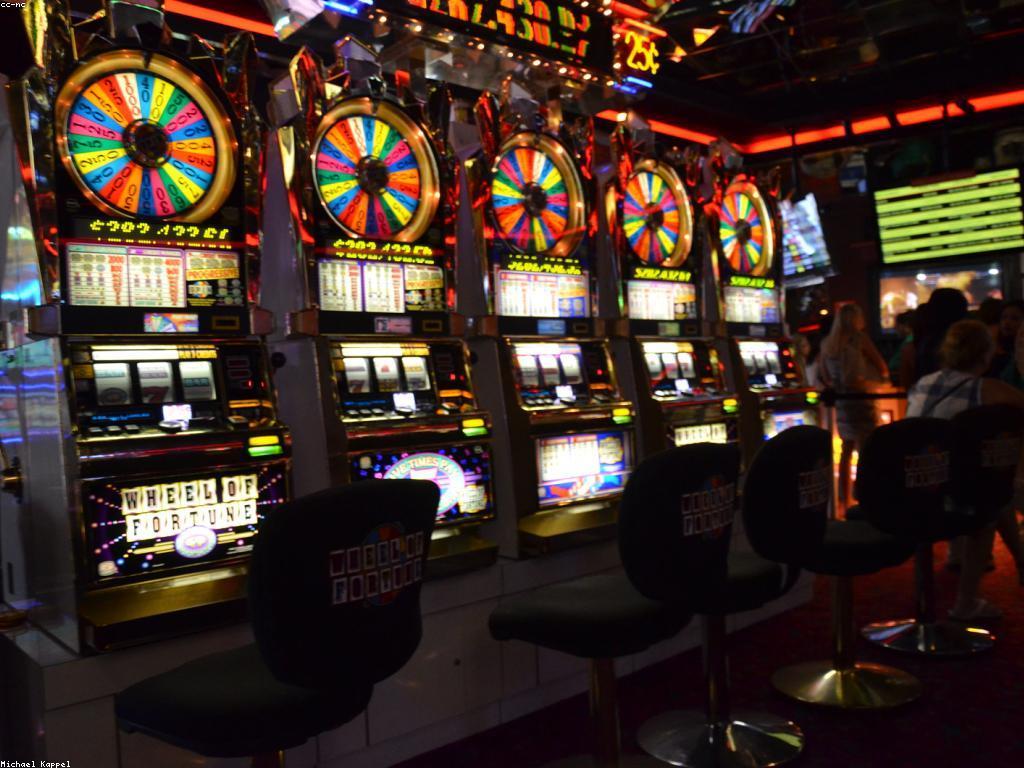 ប្រវត្តិសាស្ត្រនៃម៉ាស៊ីនស្លុត